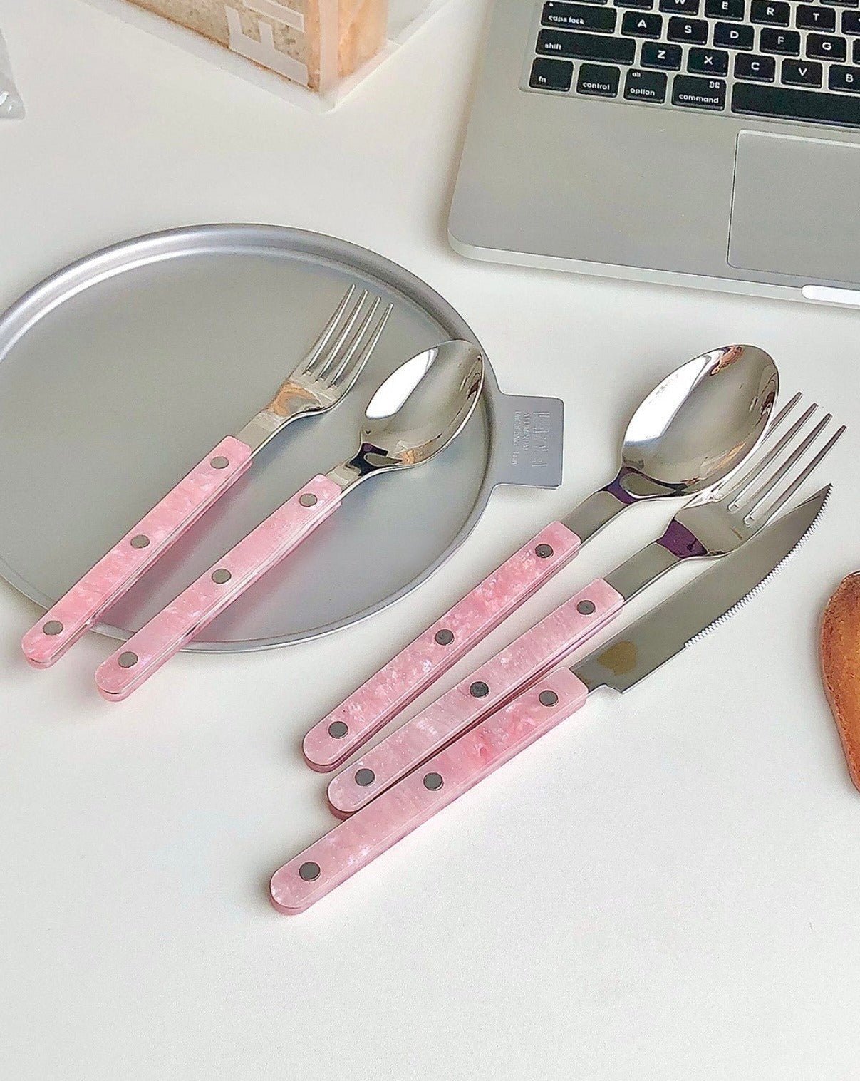 Australian-Inspired Pinky Flatware Set - 10-Piece Elegant Collection