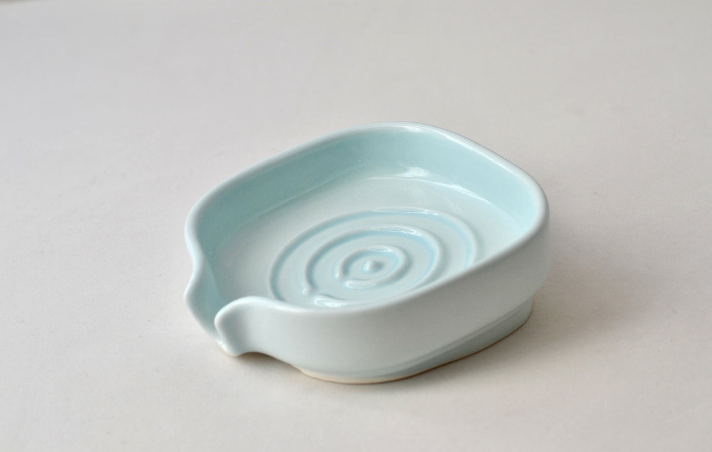 No-Waste Soap Dish - Self-Draining Porcelain Design