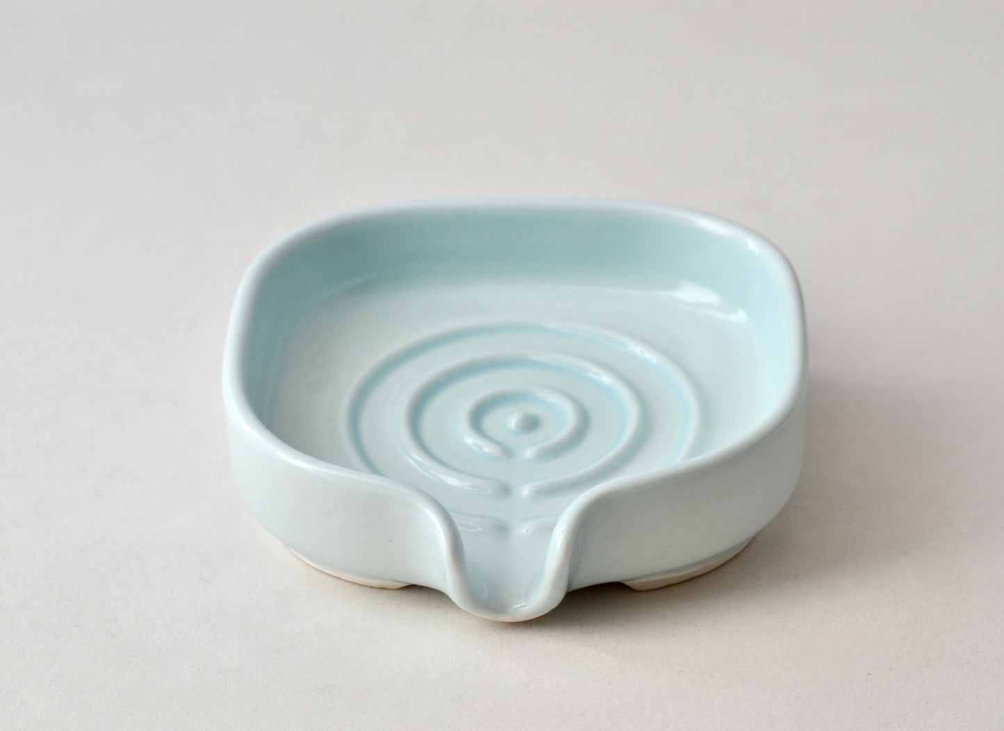 No-Waste Soap Dish - Self-Draining Porcelain Design