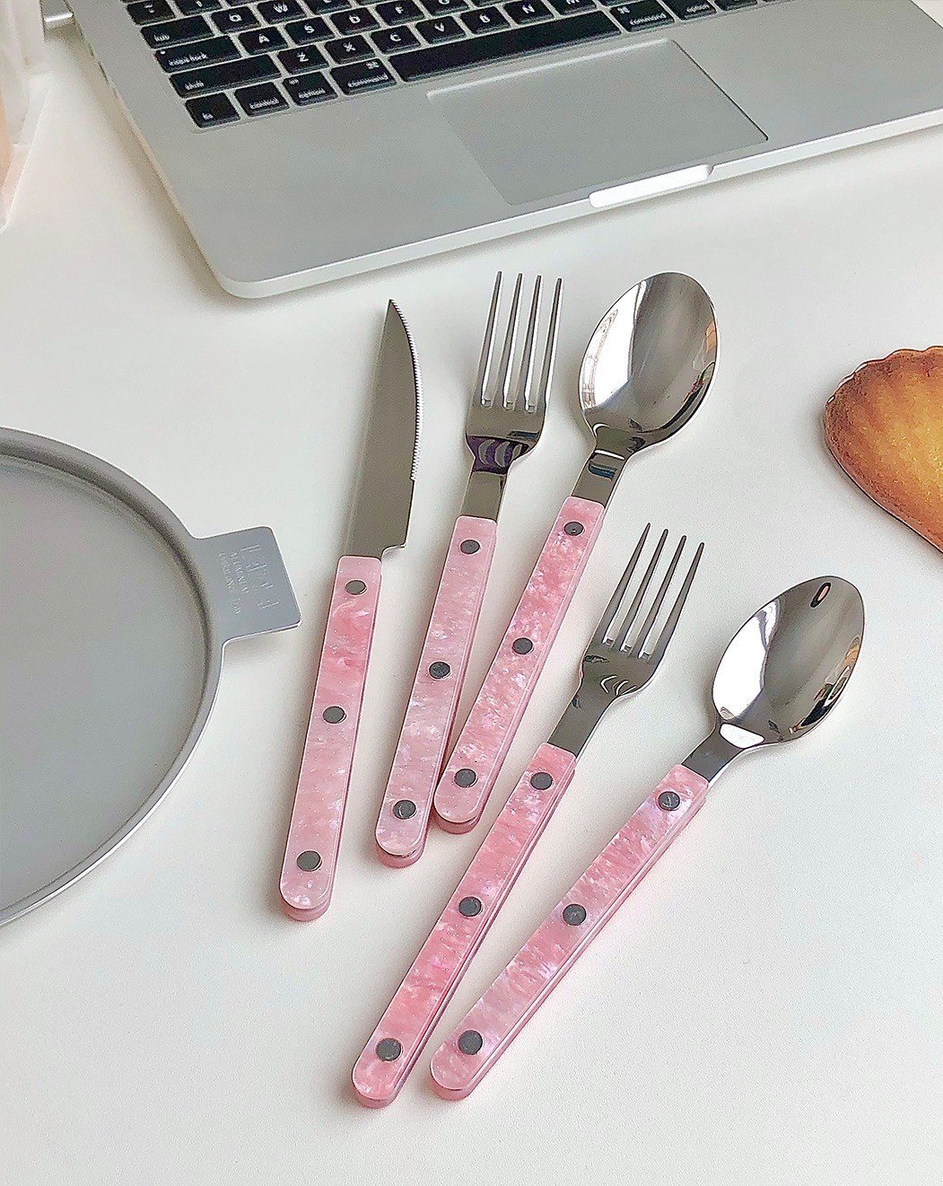 Australian-Inspired Pinky Flatware Set - 10-Piece Elegant Collection