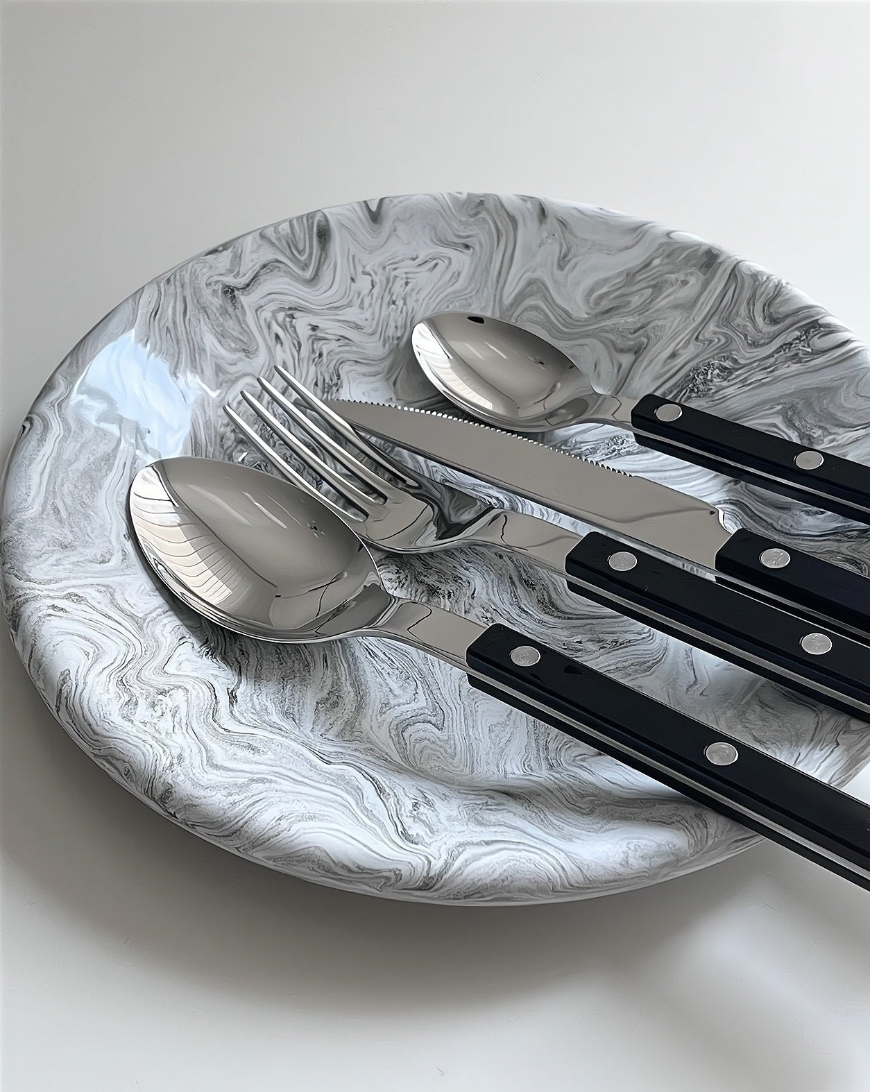 Scandinavian Elegance Flatware Set - 8-Piece Nordic Collection